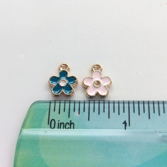 Whimsigoth Y2K Gold Tone Enamel Tiny Flower Mini Pendant Bracelet Charms - Picture 3 of 3